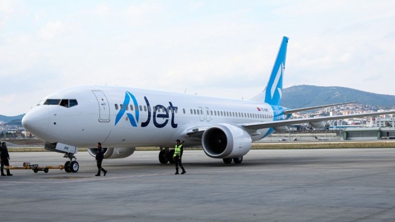 AJet Filosu Gençleşiyor: Yeni Boeing 737-8 MAX İstanbul'da!