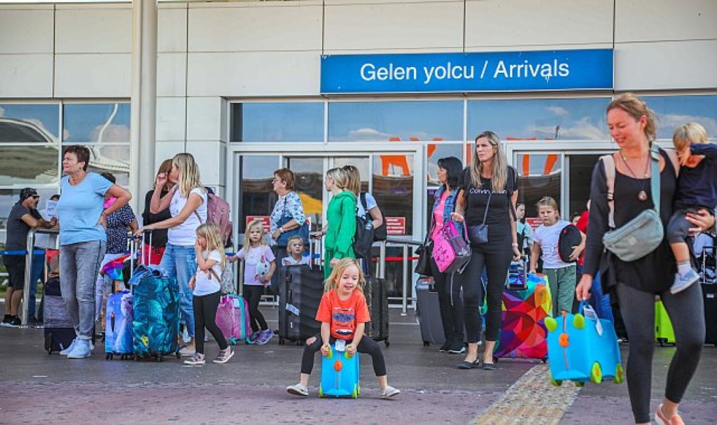 Antalya’ya gelen turist sayısı 2 milyonu geçti