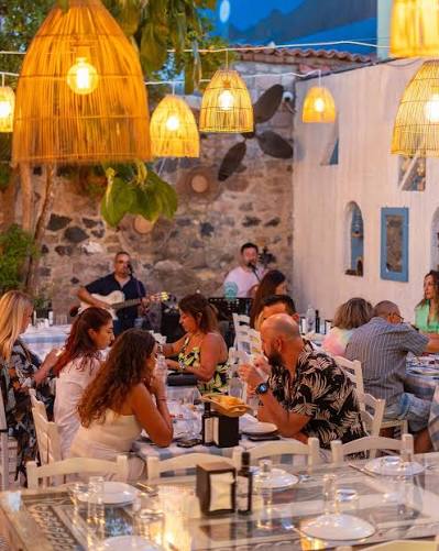Bir Cunda Klasiği La Taverna: Meze Sanatına Modern Dokunuş