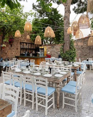 Bir Cunda Klasiği La Taverna: Meze Sanatına Modern Dokunuş