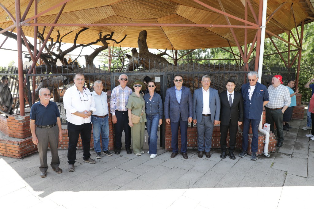 Kütahya valisi Musa Işın, Domaniç Kaymakamı Okan Yenidünya, Domaniç Belediye Başkanı Cengiz Uysal, Dumlupınar Üniversitesi Rektörü Prof. Dr. Süleyman Kızıltoprak ve NG Grup Kurucu Yönetim Kurulu Başkanı Sayın Nafi Güral ile NG Vakfı Yönetim Kurulu Başkanı Sayın Gülsüm Güral, Tavşanlı Ticaret ve Sanayi Odası Başkanı Davut Efe ,erkan ayçam,bursa basını, mızıkçamı