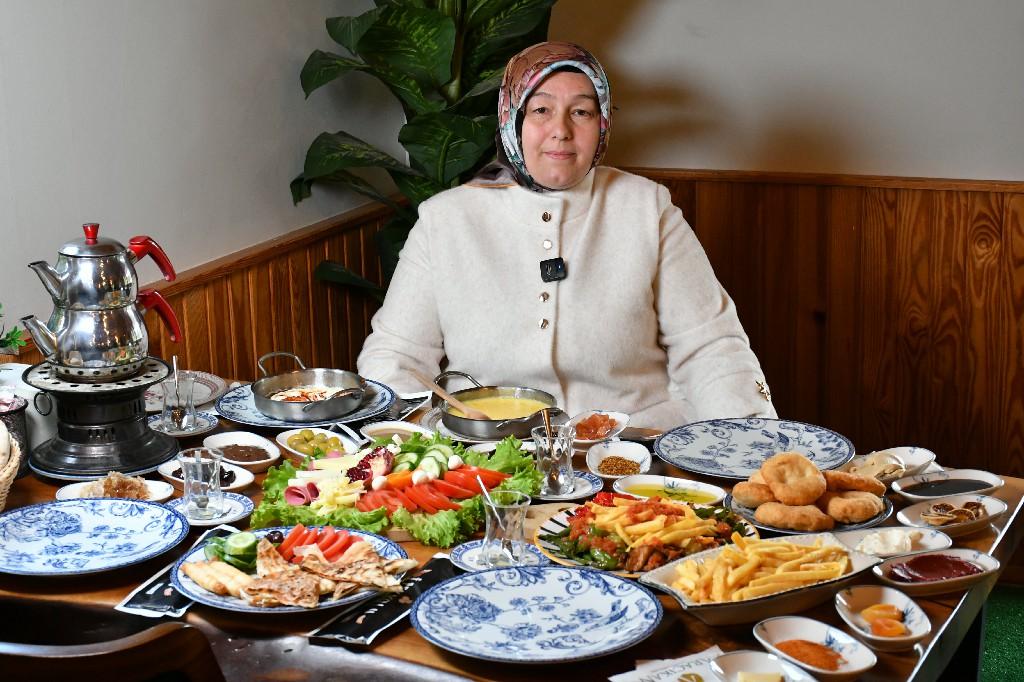 Yaz Sıcaklarından Kaçanların Yeni Adresi: Kazancı İpekyolu Et Mangal’da Lezzet ve Serinlik Bir Arada!