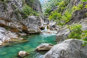 Denizli’nin Saklı Cenneti Emecik Kanyonu: Şelaleler, Kayalıklar ve Macera Bir Arada